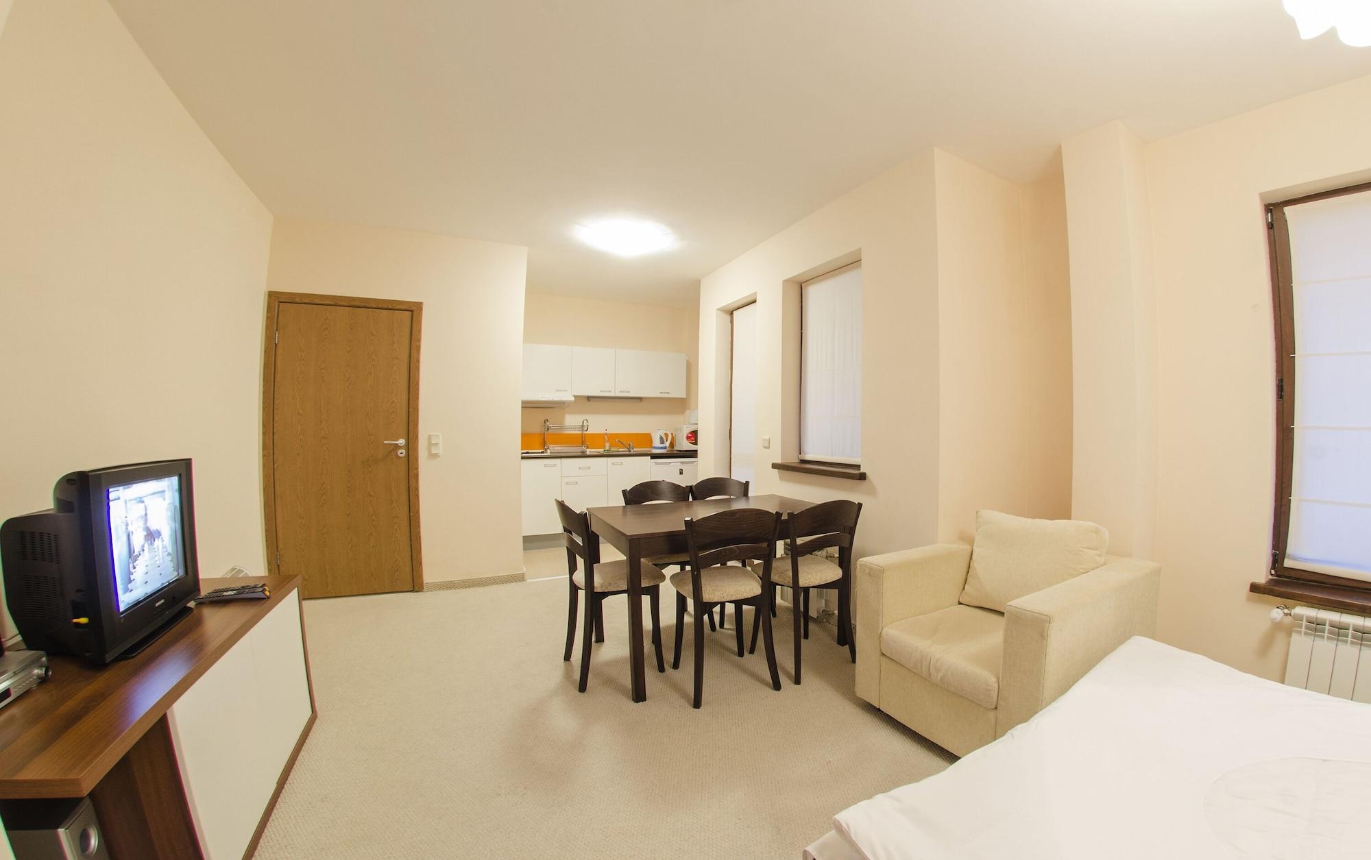 Life Family Aparthotel 3*